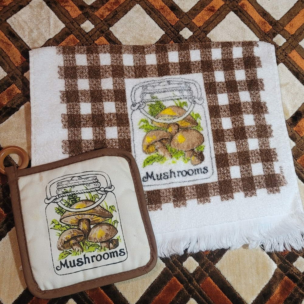 Vintage Cannon Mushroom Handtowel and Potholder